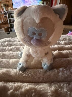 Disney Expedition Everest Snow Cat plush like new